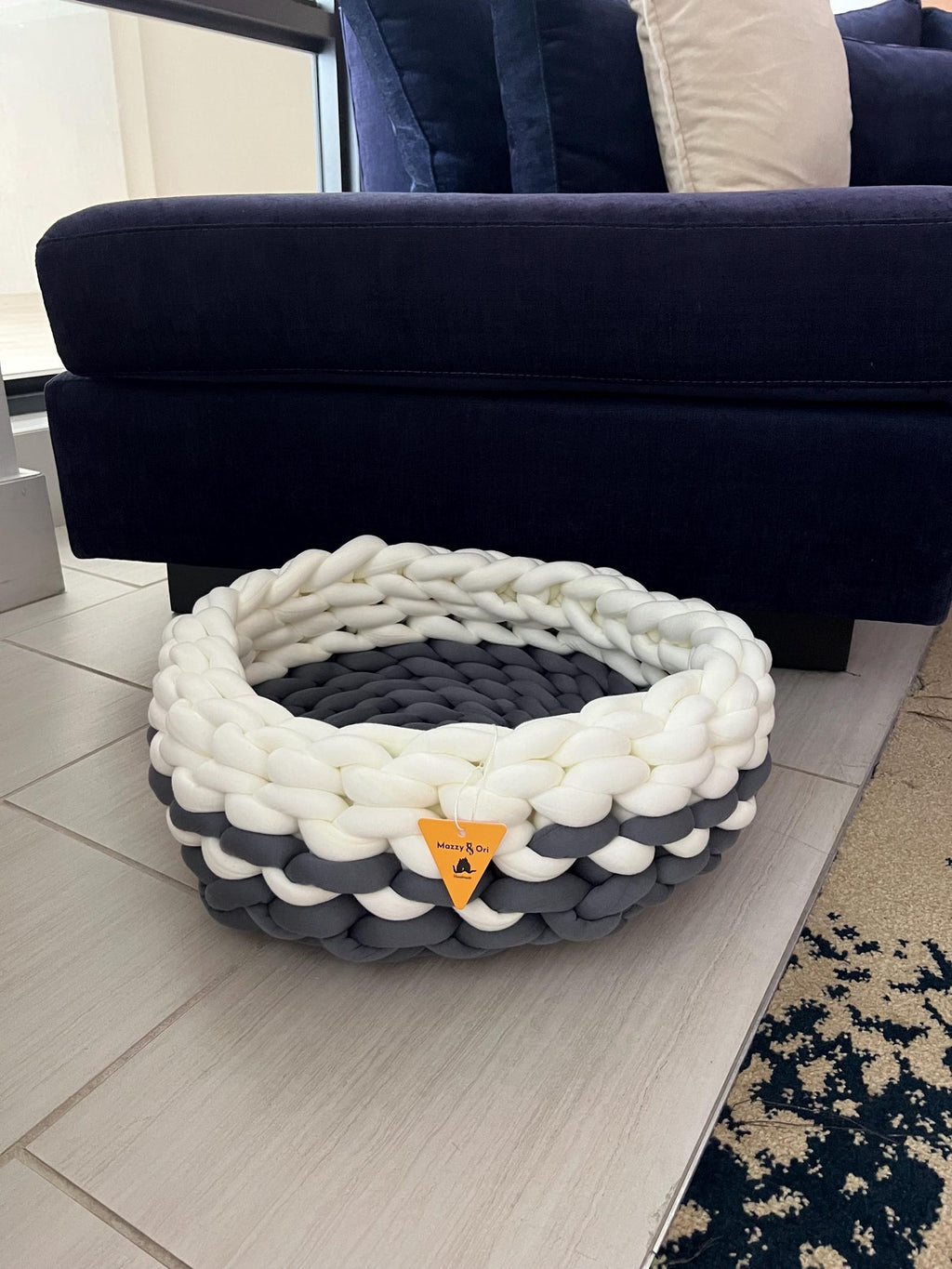 Honest Pets® "Winter Wonderland" Geflochtenes Haustierbett – Höhenverstellbar & Handgewebt