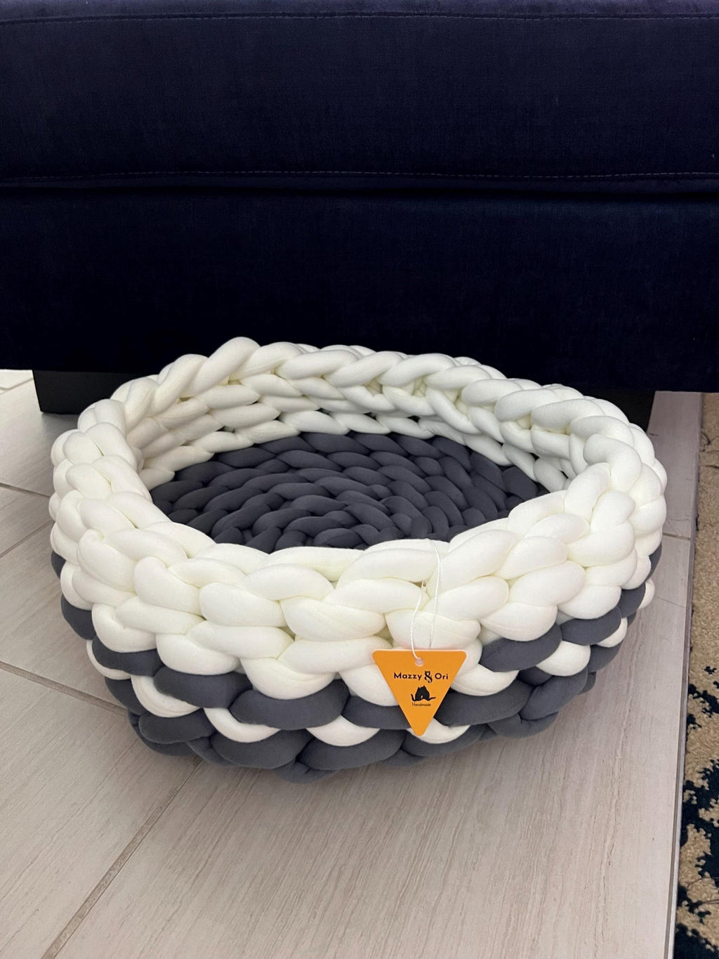 Honest Pets® "Winter Wonderland" Geflochtenes Haustierbett – Höhenverstellbar & Handgewebt