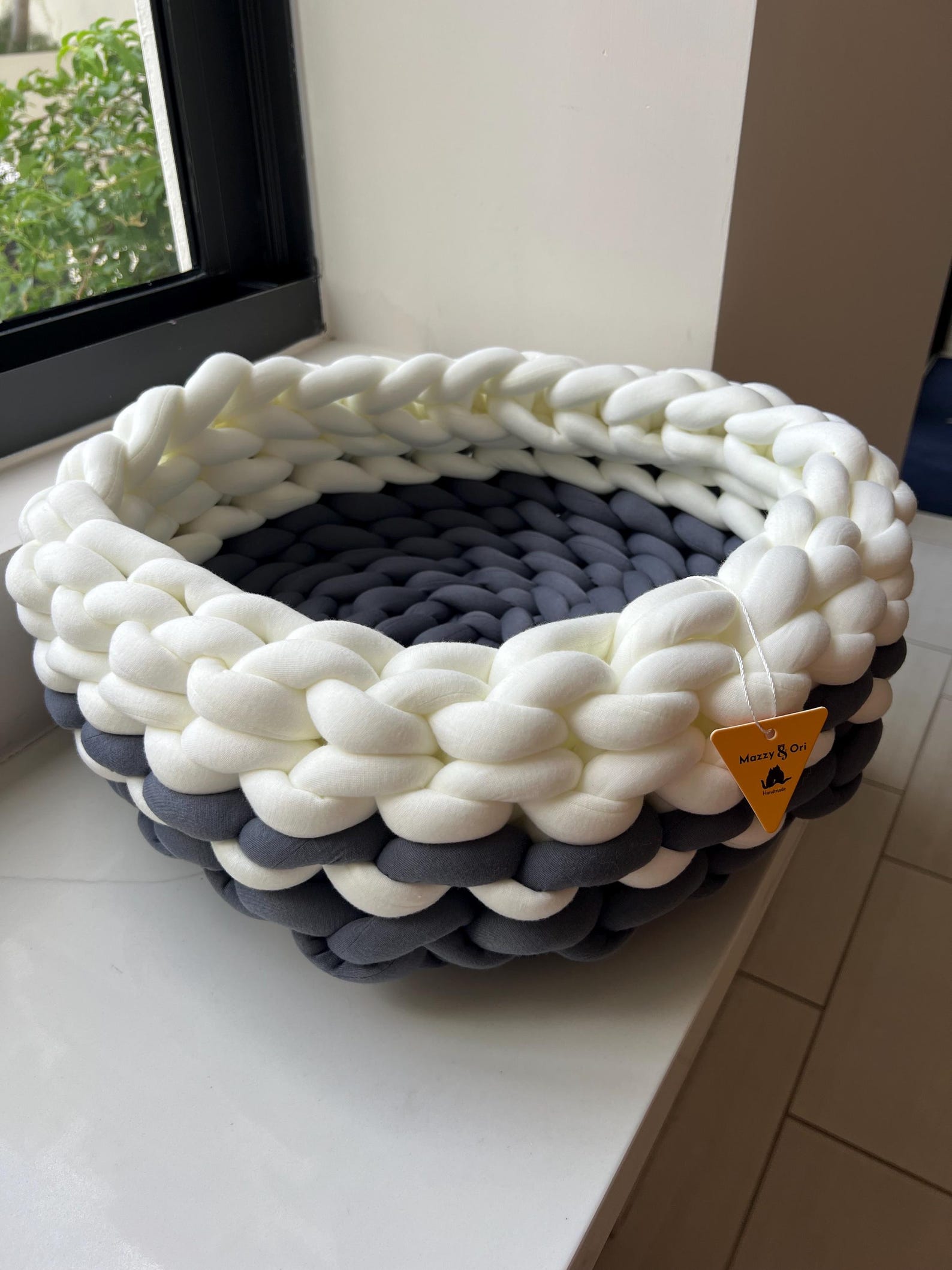 Honest Pets® "Winter Wonderland" Geflochtenes Haustierbett – Höhenverstellbar & Handgewebt