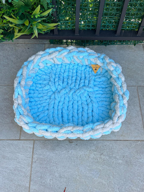 Honest Pets® "Cloud Cushion" Extra-Plüsch Haustierbett – Doppelgarn Handgestrickt