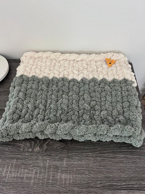Honest Pets® "Cozy Spot" Weiche Chenille-Matte – Handgefertigt & Anpassbar