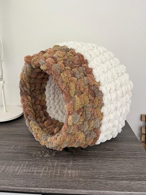 Honest Pets® "Cozy Cave" Gehäkeltes Katzenhaus aus Chenille – Formstabil & Handgefertigt