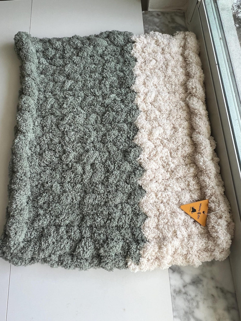 Honest Pets® "Cozy Spot" Weiche Chenille-Matte – Handgefertigt & Anpassbar